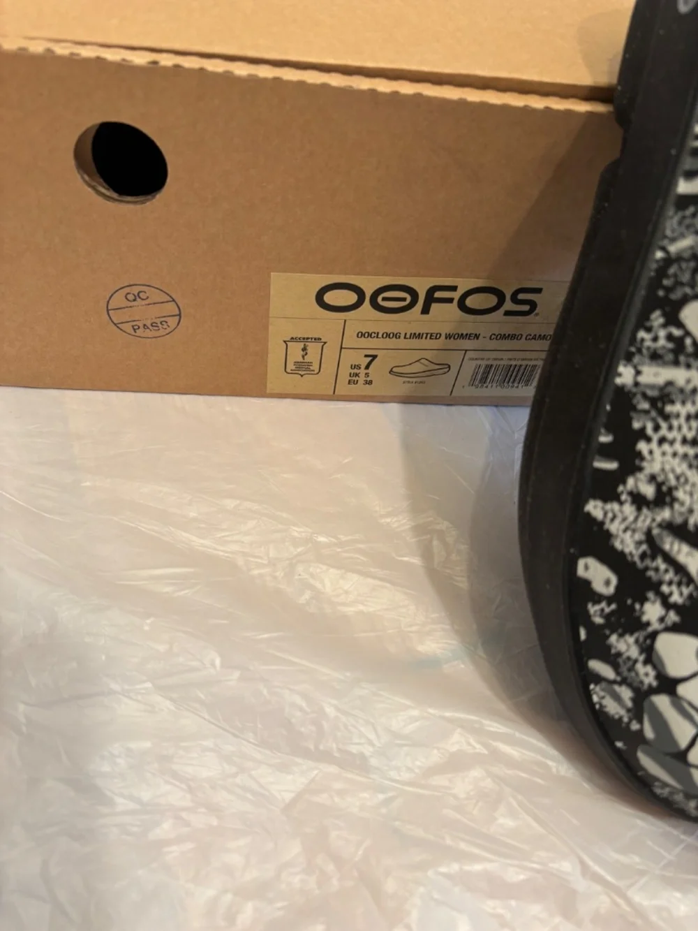 NWT OOFOS Limited Edition Oocloog - Picture 6 of 7